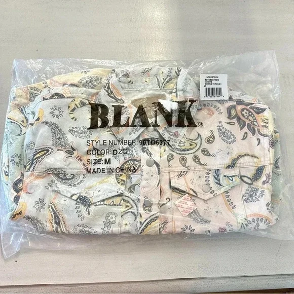 BlankNYC Coming Through Women’s Paisley Print Button Up Denim Jacket Size M NWT - Picture 4 of 11